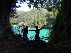 Il Lago di Sauris visto dall'interno della galleria del Pura