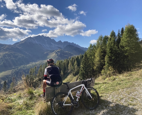 End of climb, viewpoint with bench and start of flat section